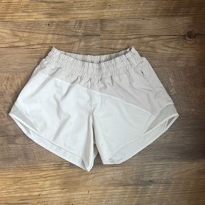 Lululemon hotty hot shorts, size 6, 4”